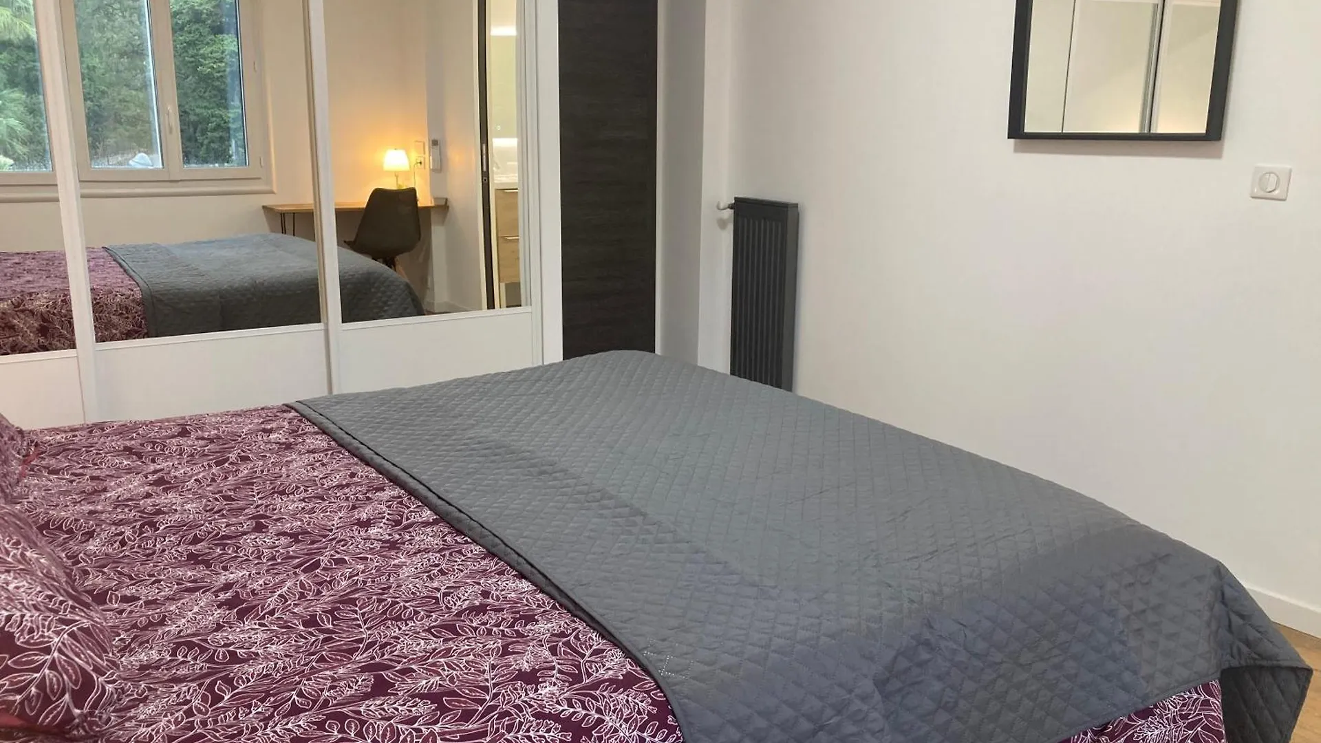 Cannes Beach Access, Private Room In Shared 3-Bedroom Apartment, Private Bathroom, Living Room With Sea View Suite Parentale Salle De Bain Privee Acces Plages & Vue Mer Du Salon Dans Appartement Partage Chez L'Habitant France