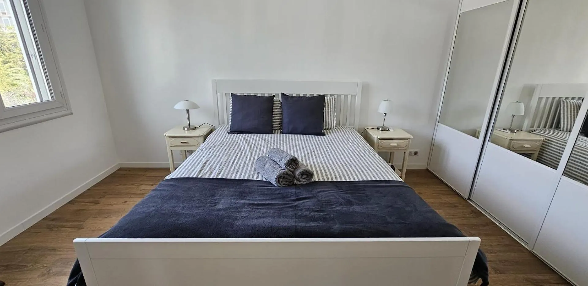 Cannes Beach Access, Private Room In Shared 3-Bedroom Apartment, Private Bathroom, Living Room With Sea View Suite Parentale Salle De Bain Privee Acces Plages & Vue Mer Du Salon Dans Appartement Partage Chez L'Habitant ホームステイ